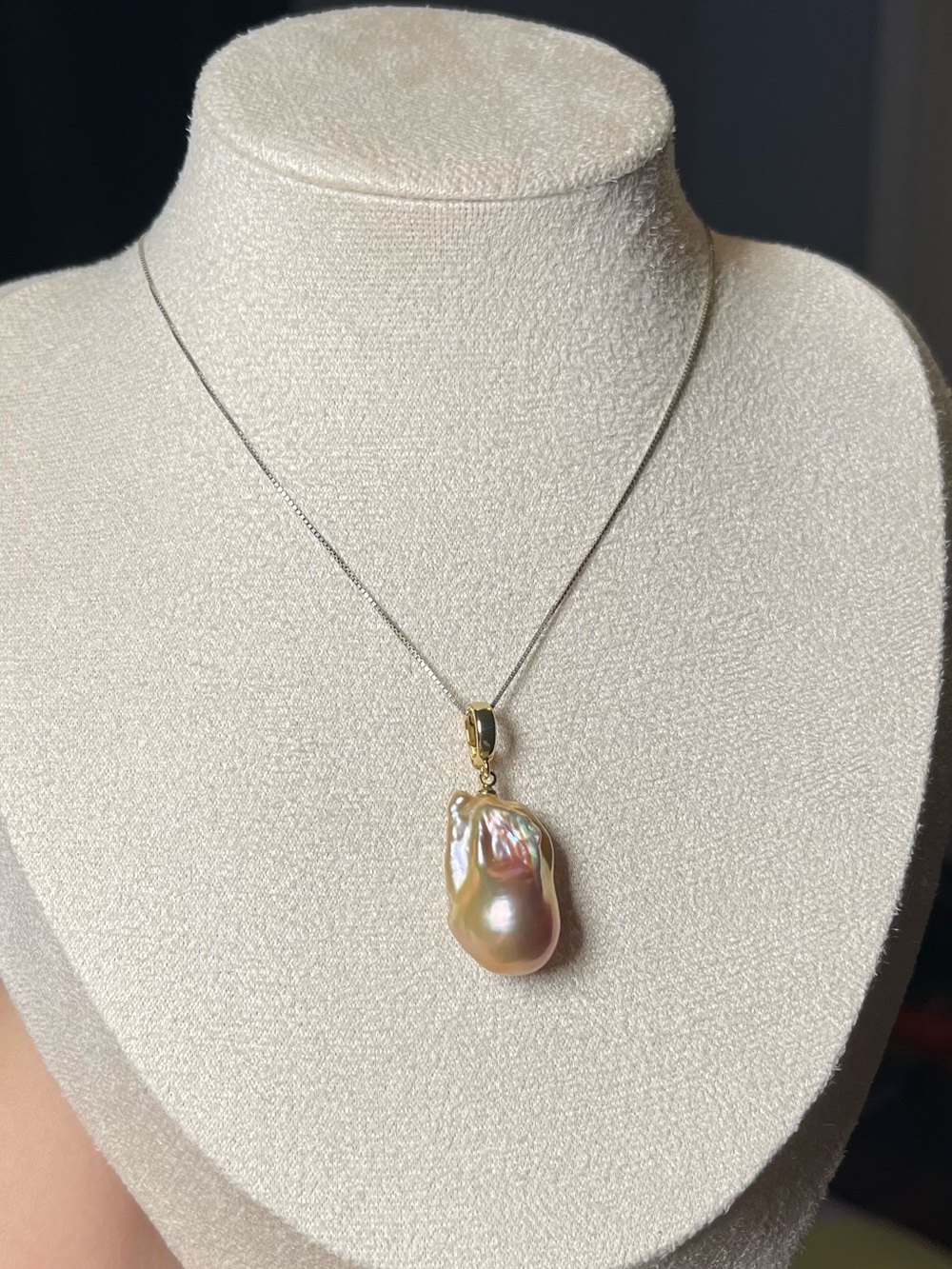 Baroque Pearl Pendant in Iridescent Pink - Women Jewelry